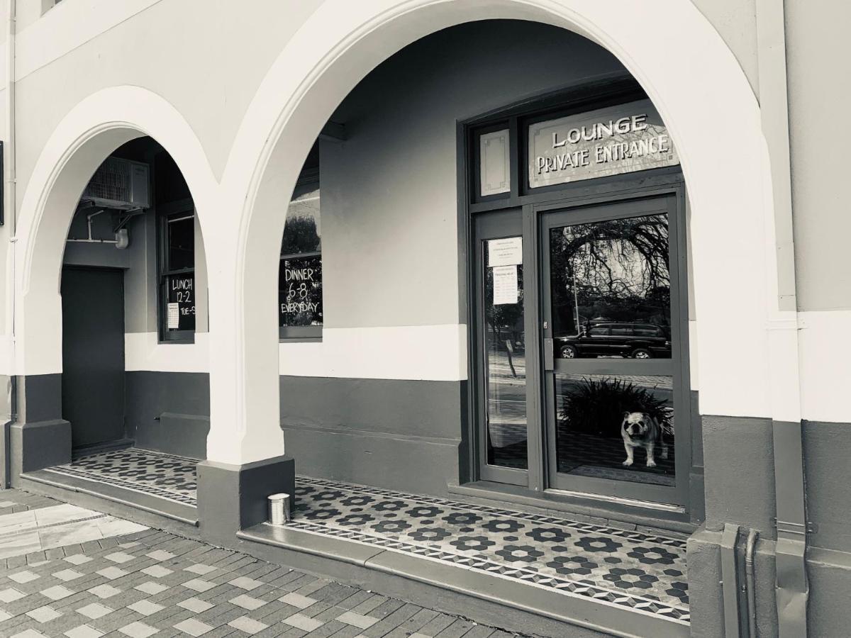 Donnybrook Hotel Wa Bagian luar foto