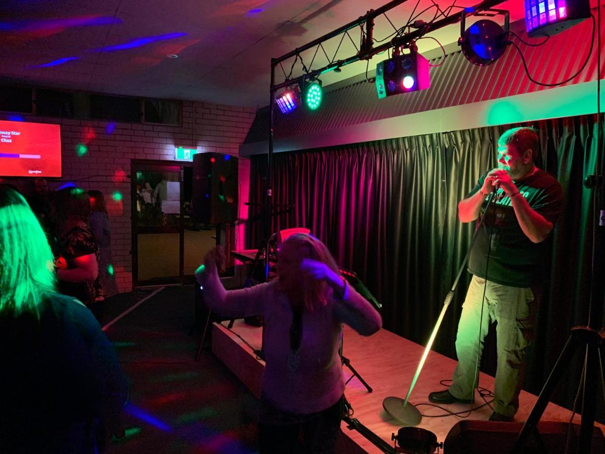 Donnybrook Hotel Wa Bagian luar foto