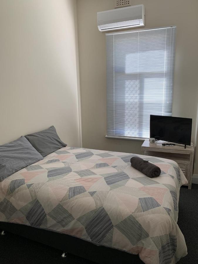 Donnybrook Hotel Wa Bagian luar foto