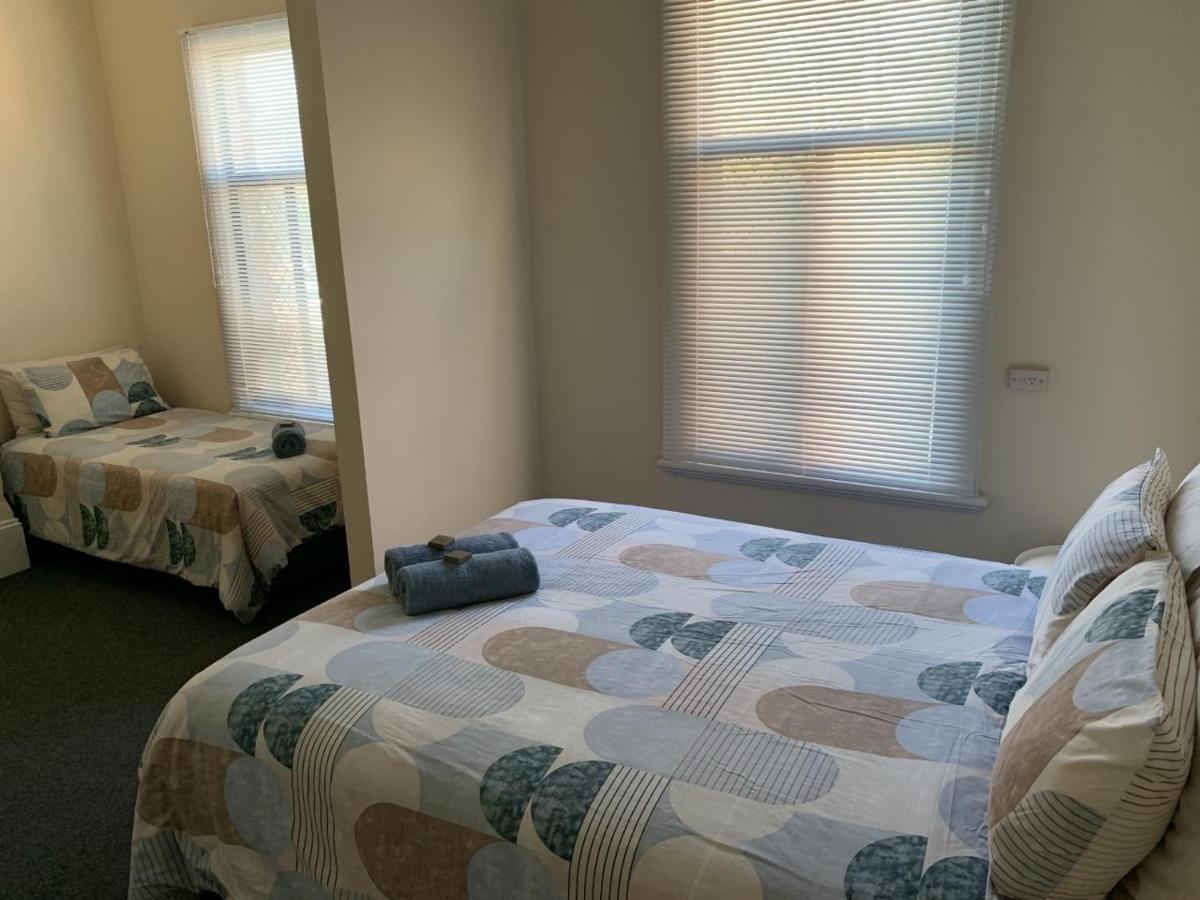 Donnybrook Hotel Wa Bagian luar foto