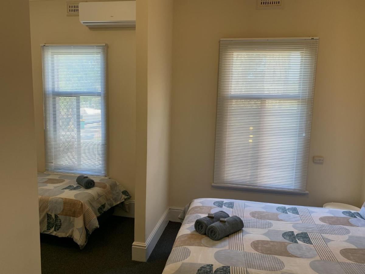 Donnybrook Hotel Wa Bagian luar foto
